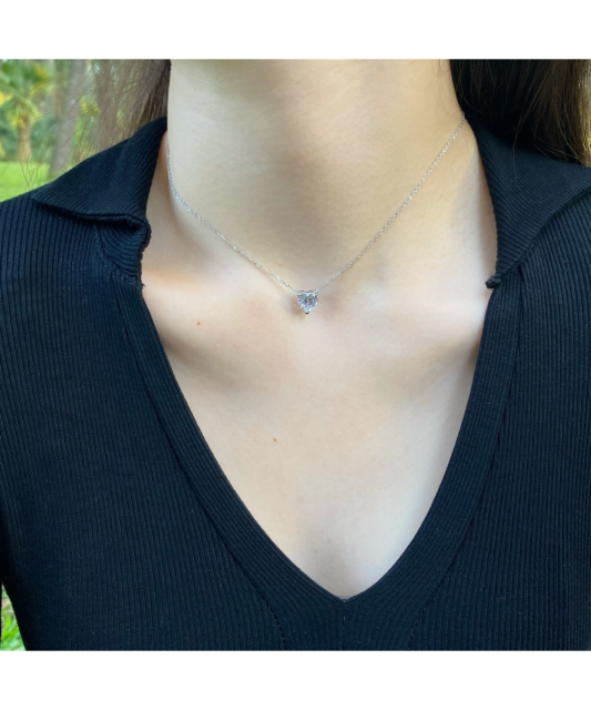 Hõbekett tsirkoonist ripatsiga "Süda"