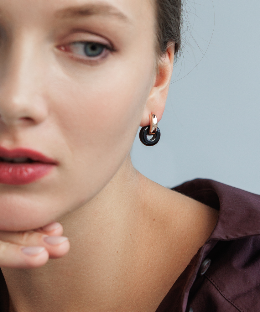 Kullatud hõbedast kõrvarõngad oonüksiga