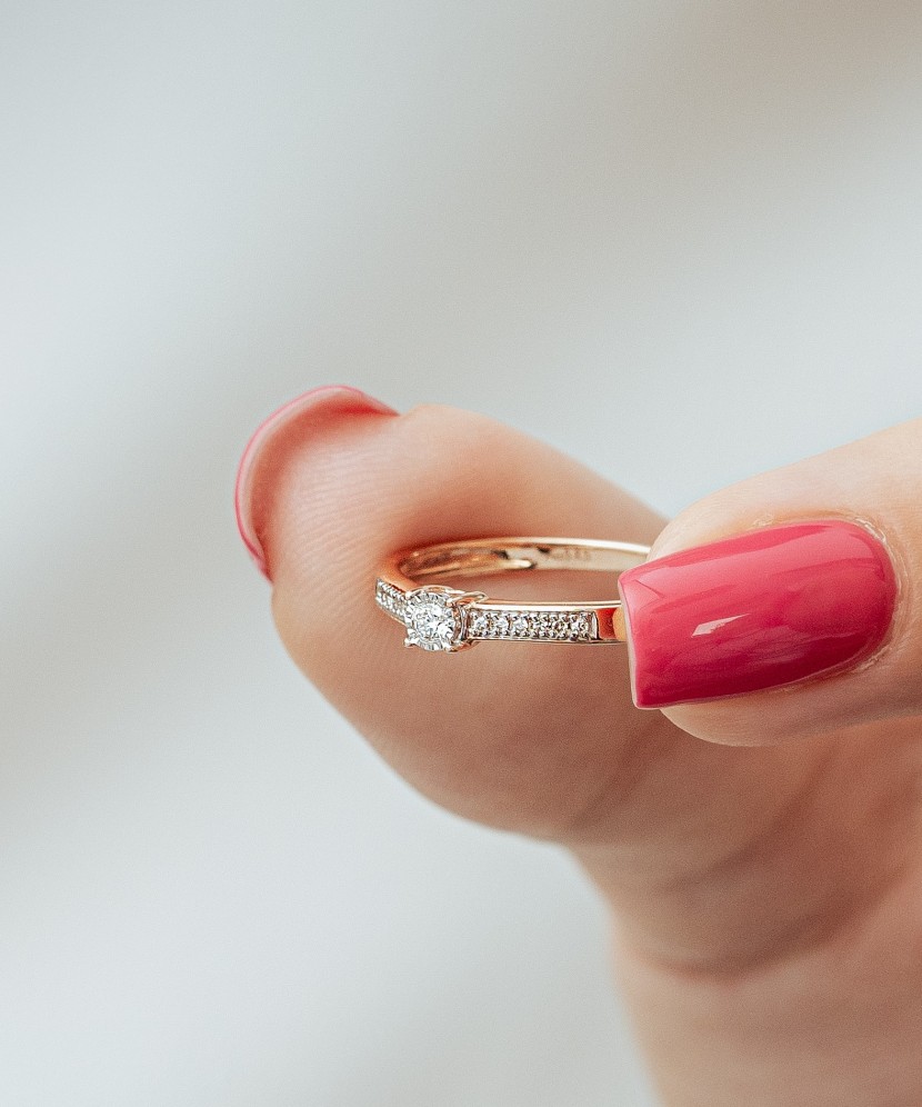 Kuldsõrmus teemantidega