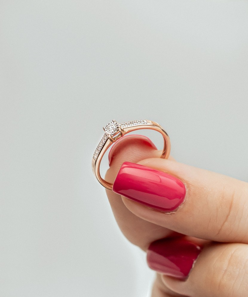 Kuldsõrmus teemantidega