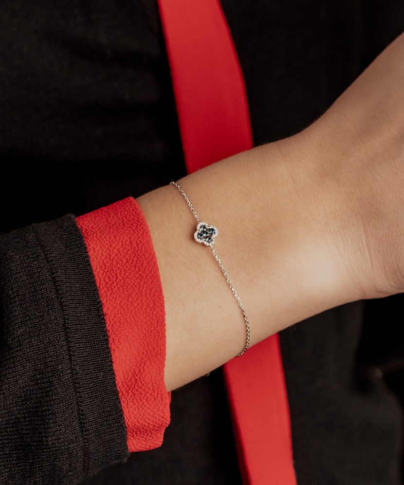 Valgest kullast käevõru teemantide ja Londoni topaasiga