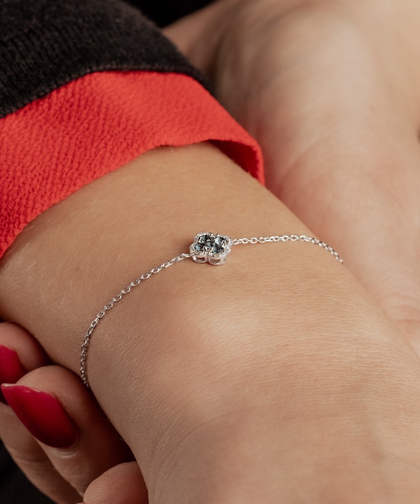 Valgest kullast käevõru teemantide ja Londoni topaasiga