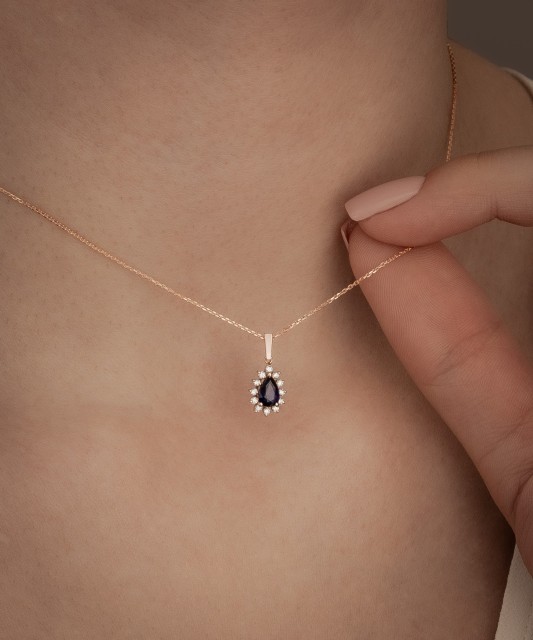 Золотая цепочка с подвеской из сапфира и бриллианта