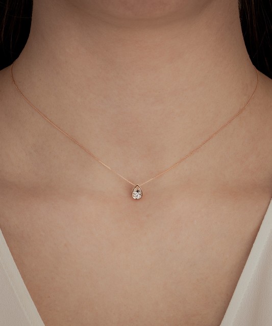 Kuldne kett briljantse ripatsiga