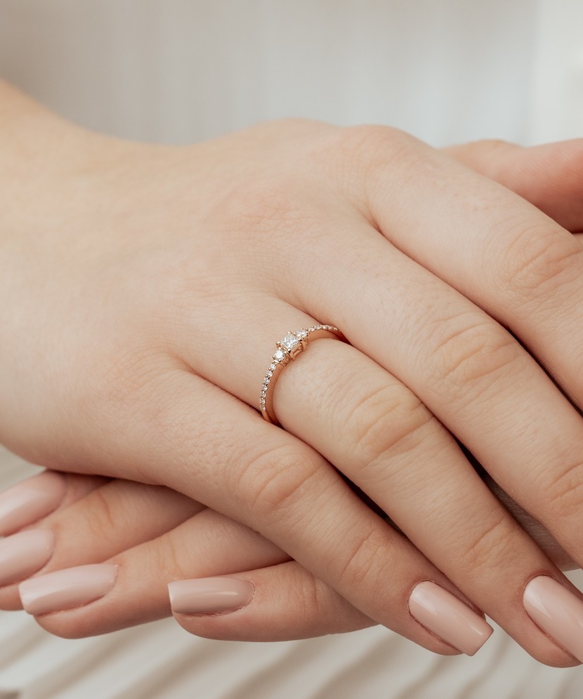 Kuldsõrmus teemantidega