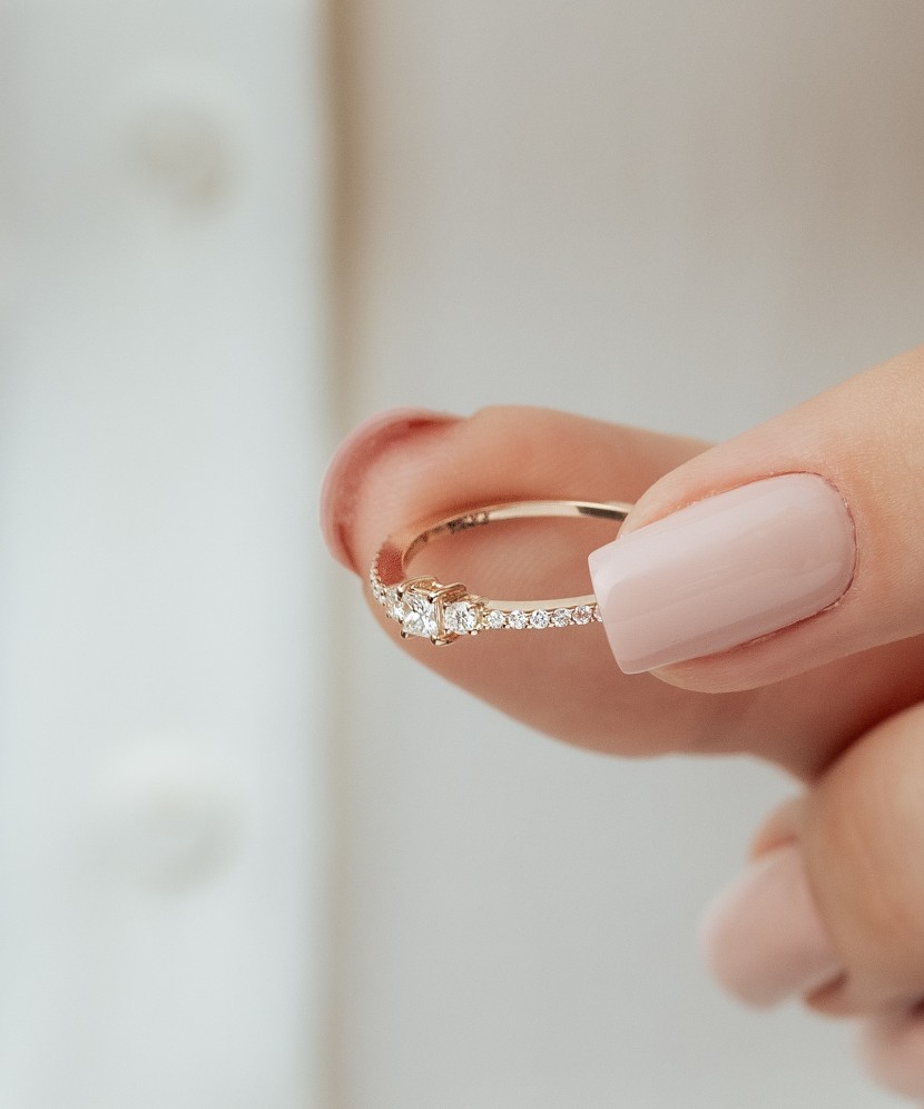 Kuldsõrmus teemantidega