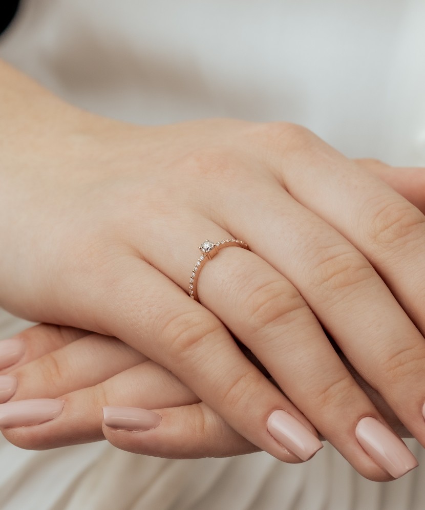 Kuldsõrmus teemantidega