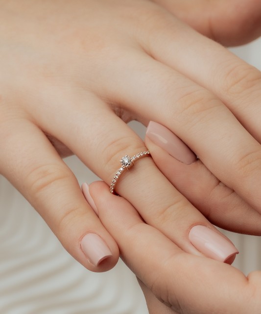 Kuldsõrmus teemantidega