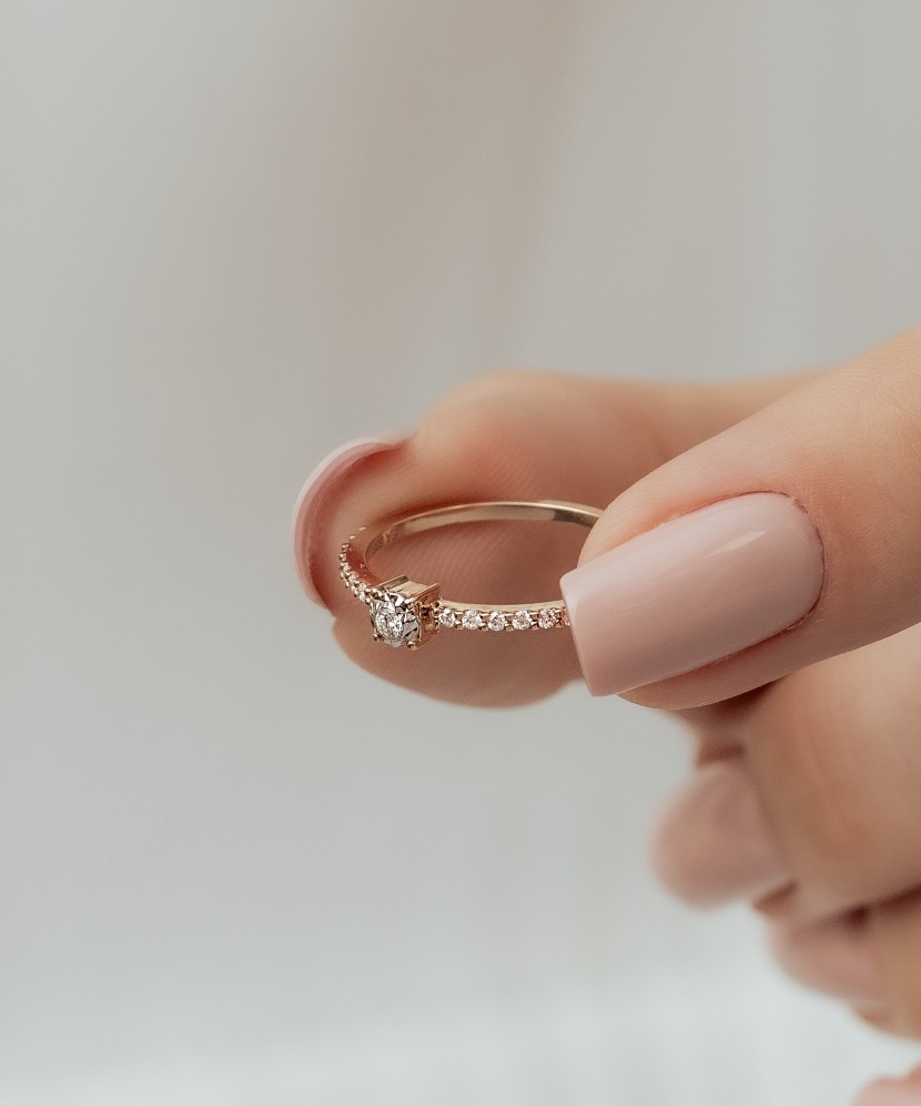 Kuldsõrmus teemantidega