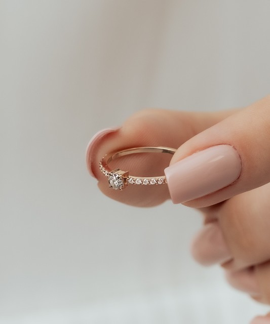 Kuldsõrmus teemantidega