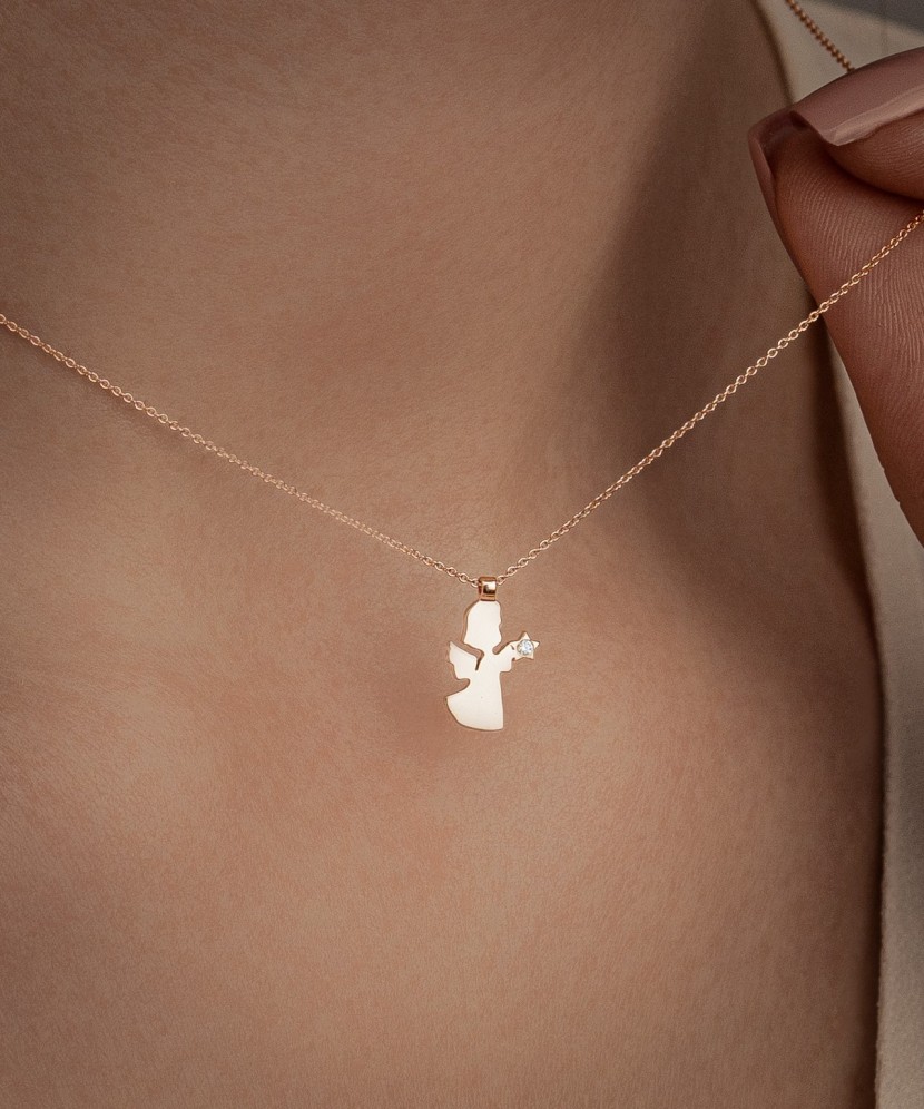 Kuldne kett briljantse ripatsiga