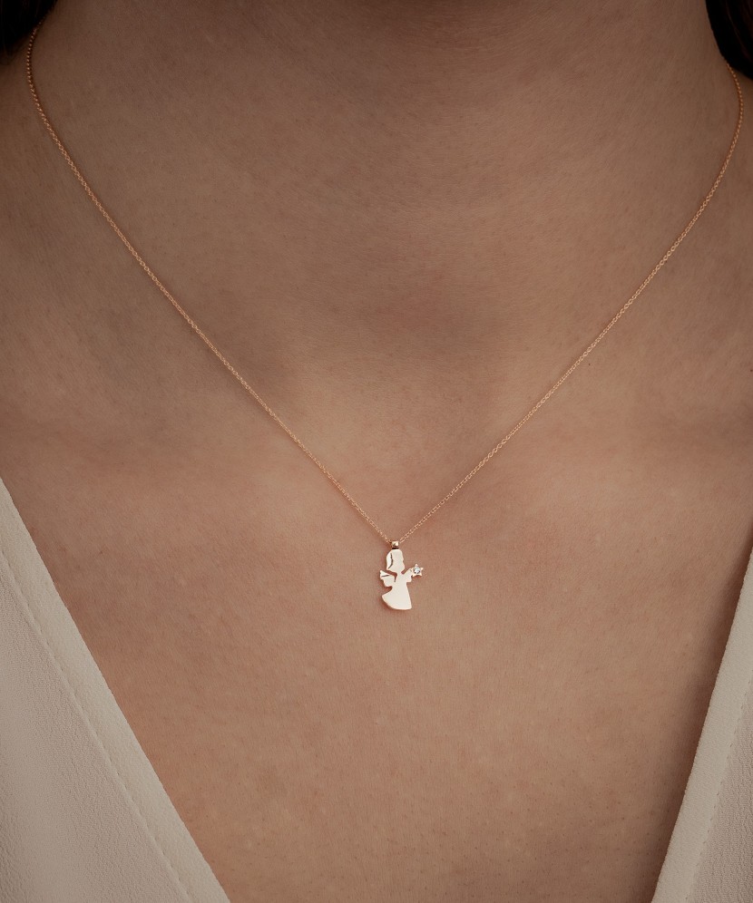 Kuldne kett briljantse ripatsiga