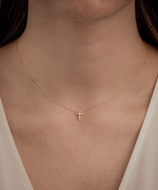 Kuldne kett briljantse ripatsiga