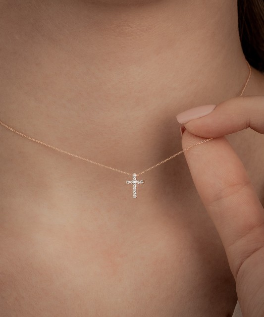 Kuldne kett briljantse ripatsiga