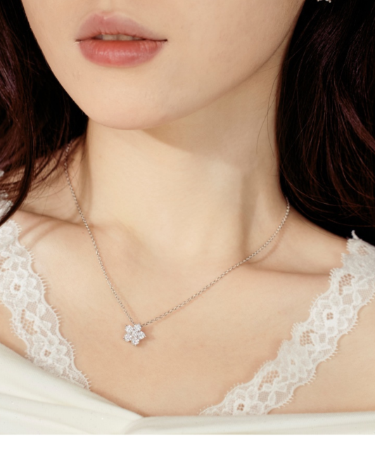 Серебряная цепочка с подвеской из циркона