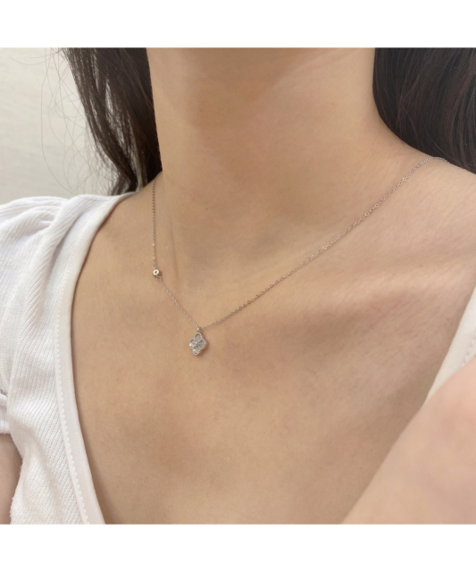 Hõbedast kett tsirkoonide ja pärlmutriga