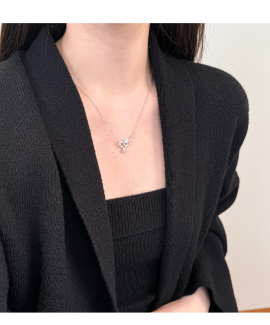 Hõbekett tsirkoonist ripatsiga