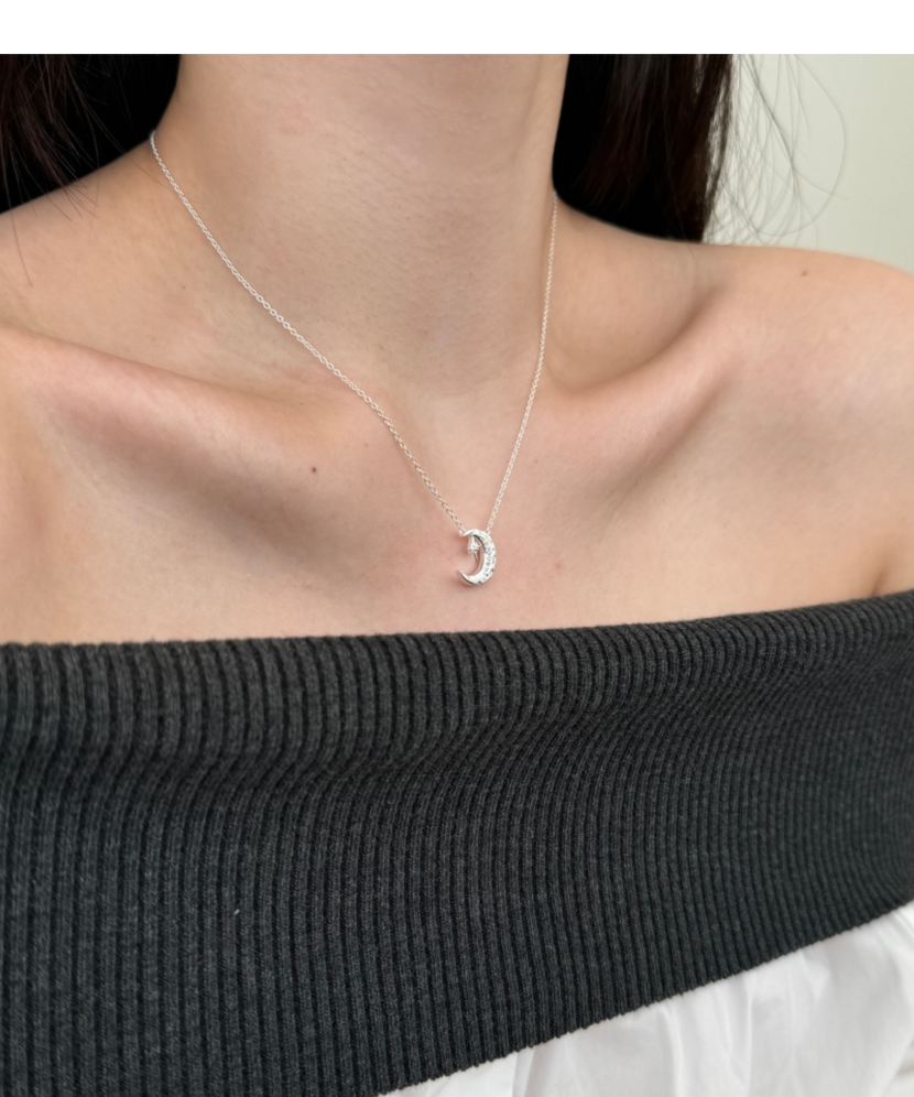 Серебряная цепочка с подвеской из циркона