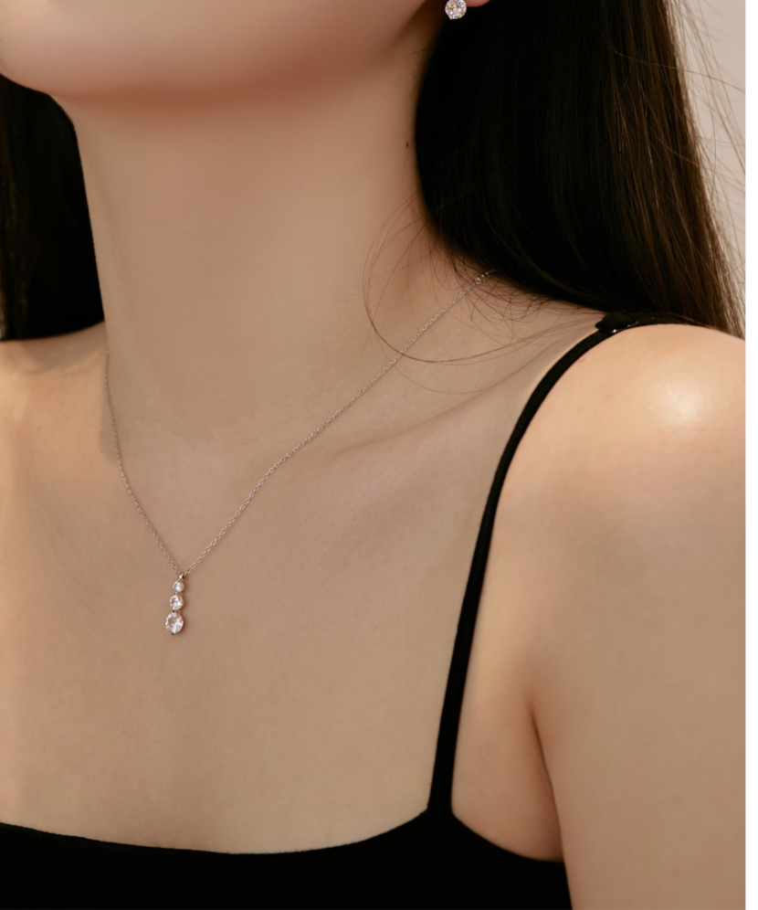 Hõbekõrvarõngad tsirkoonidega