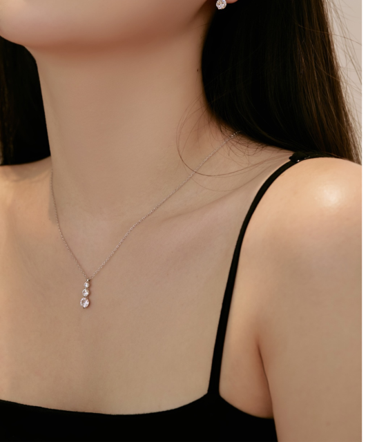 Серьги из серебра с цирконами