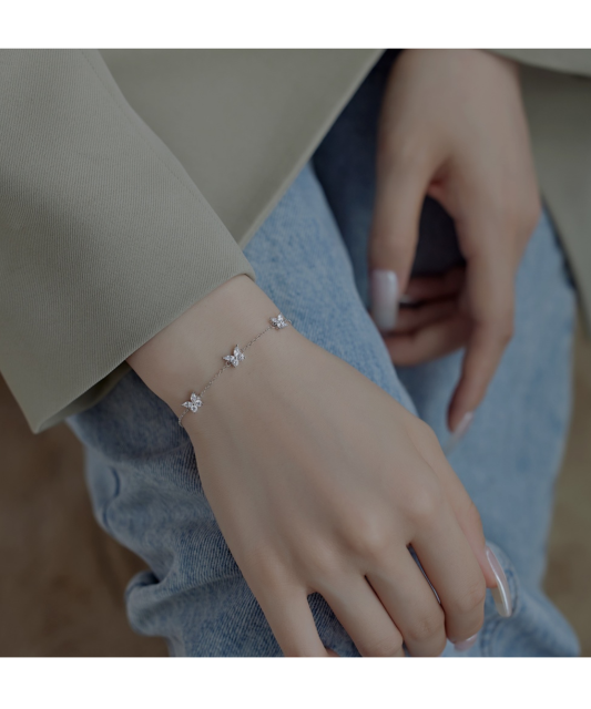 Hõbekäevõru tsirkoonidega