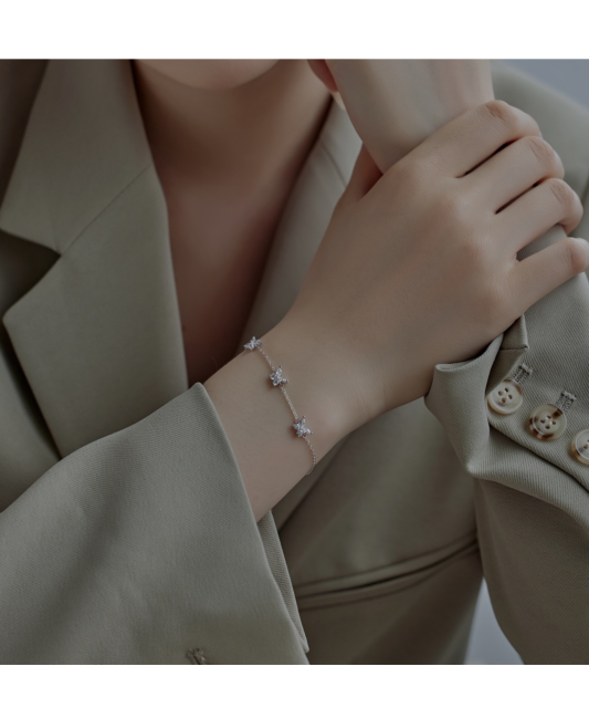 Hõbekäevõru tsirkoonidega