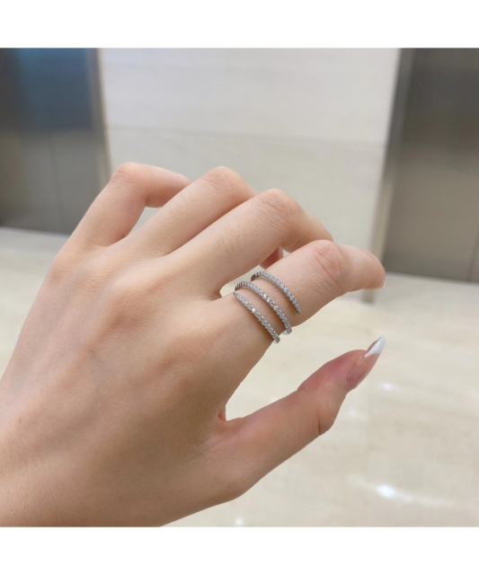 Серебряное кольцо с цирконами