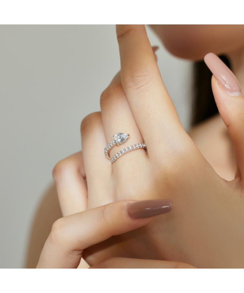 Hõbesõrmus tsirkoonidega