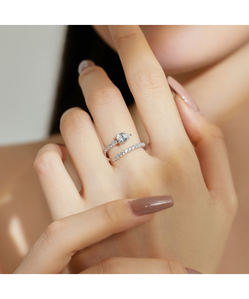 Серебряное кольцо с цирконами