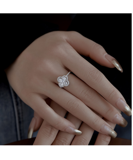 Серебряное кольцо с цирконами