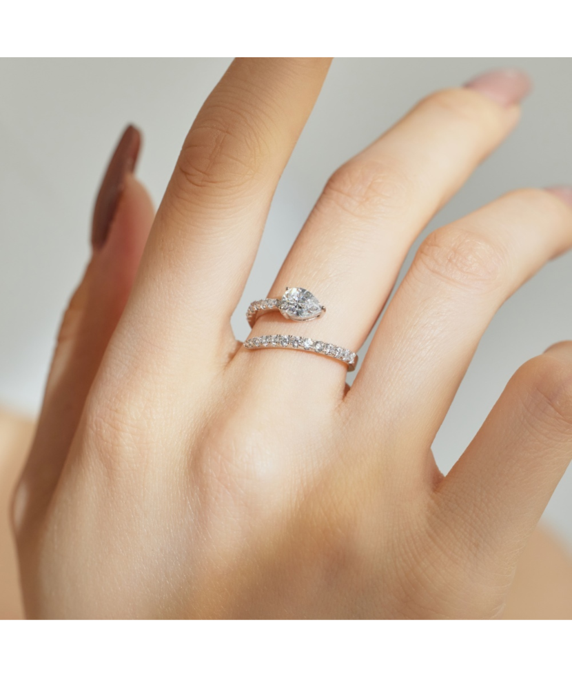 Серебряное кольцо с цирконами