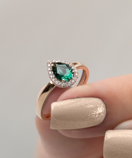 Золотое кольцо с цирконами