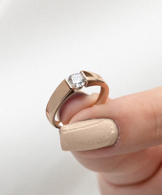 Kuldsõrmus tsirkooniga