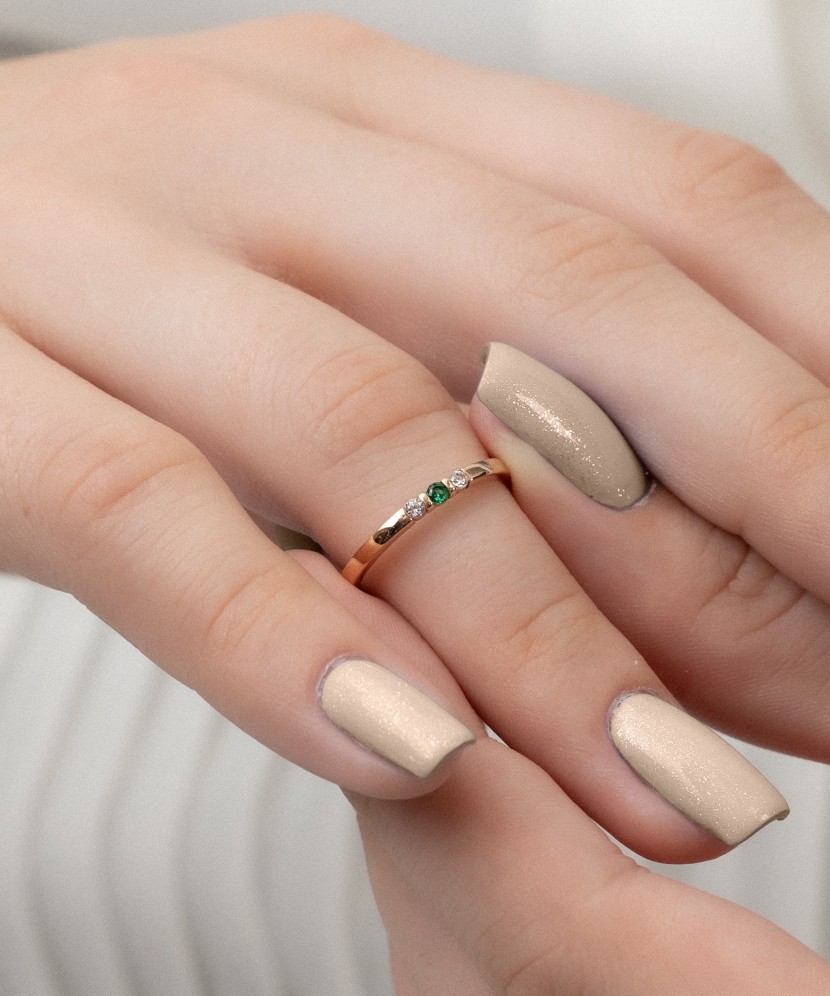 Золотое кольцо с цирконами