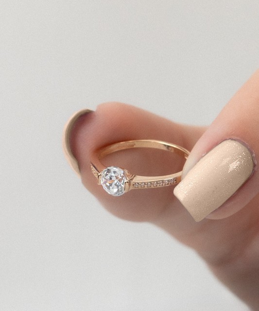 Золотое кольцо с цирконами