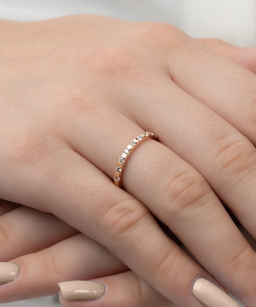 Kuldsõrmus tsirkoonidega