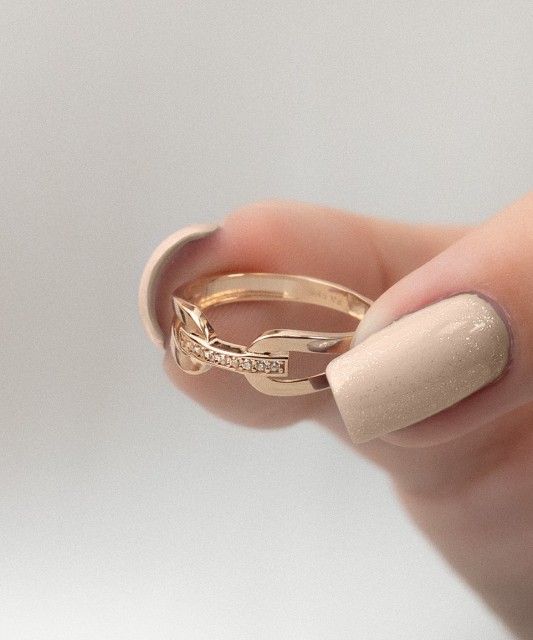 Kuldsõrmus tsirkoonidega