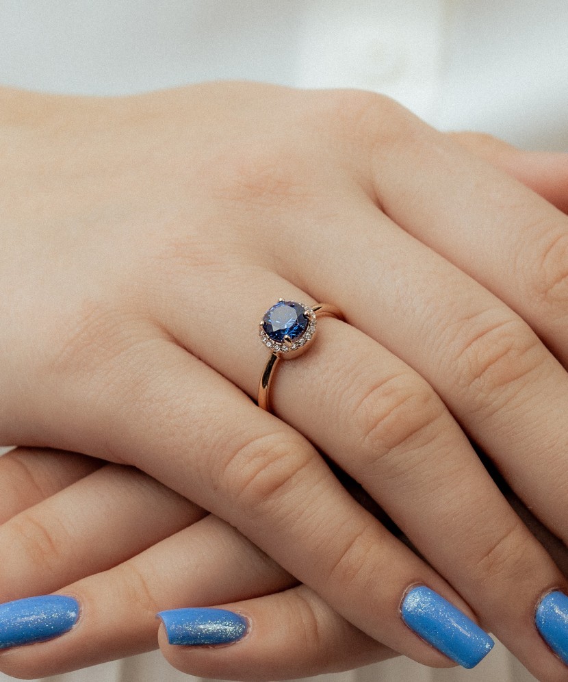 Золотое кольцо с цирконами