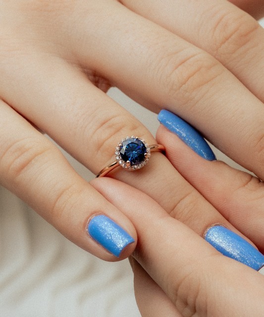 Золотое кольцо с цирконами