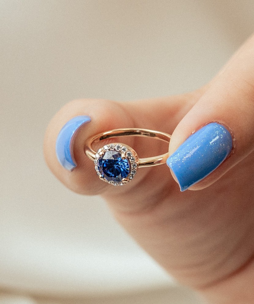 Золотое кольцо с цирконами