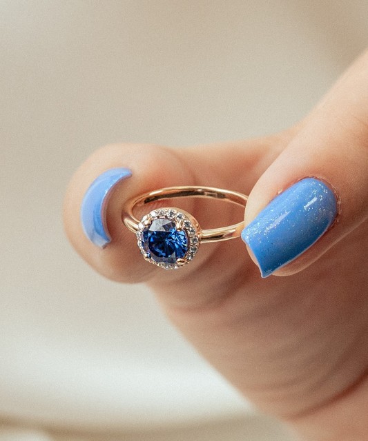 Золотое кольцо с цирконами