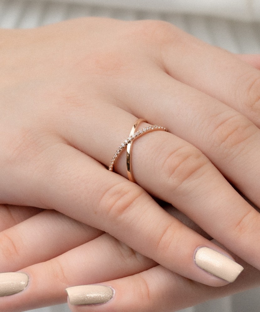 Золотое кольцо с цирконами