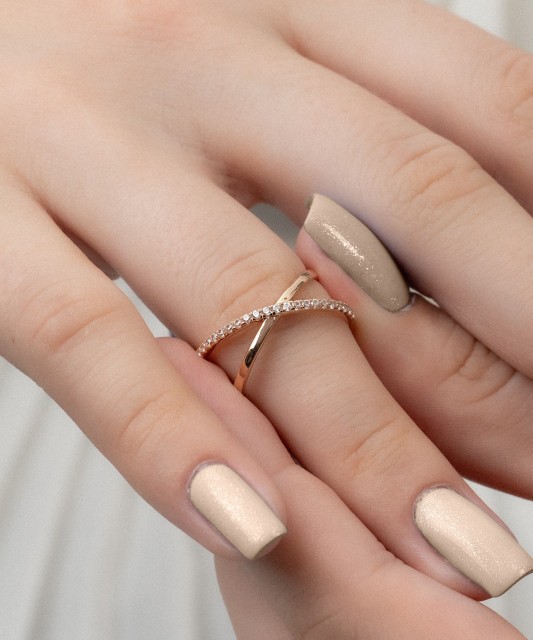 Золотое кольцо с цирконами