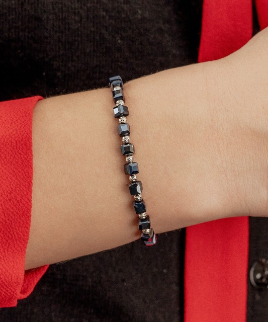 Mustast niidist käevõru hõbeda ja hematiitidega