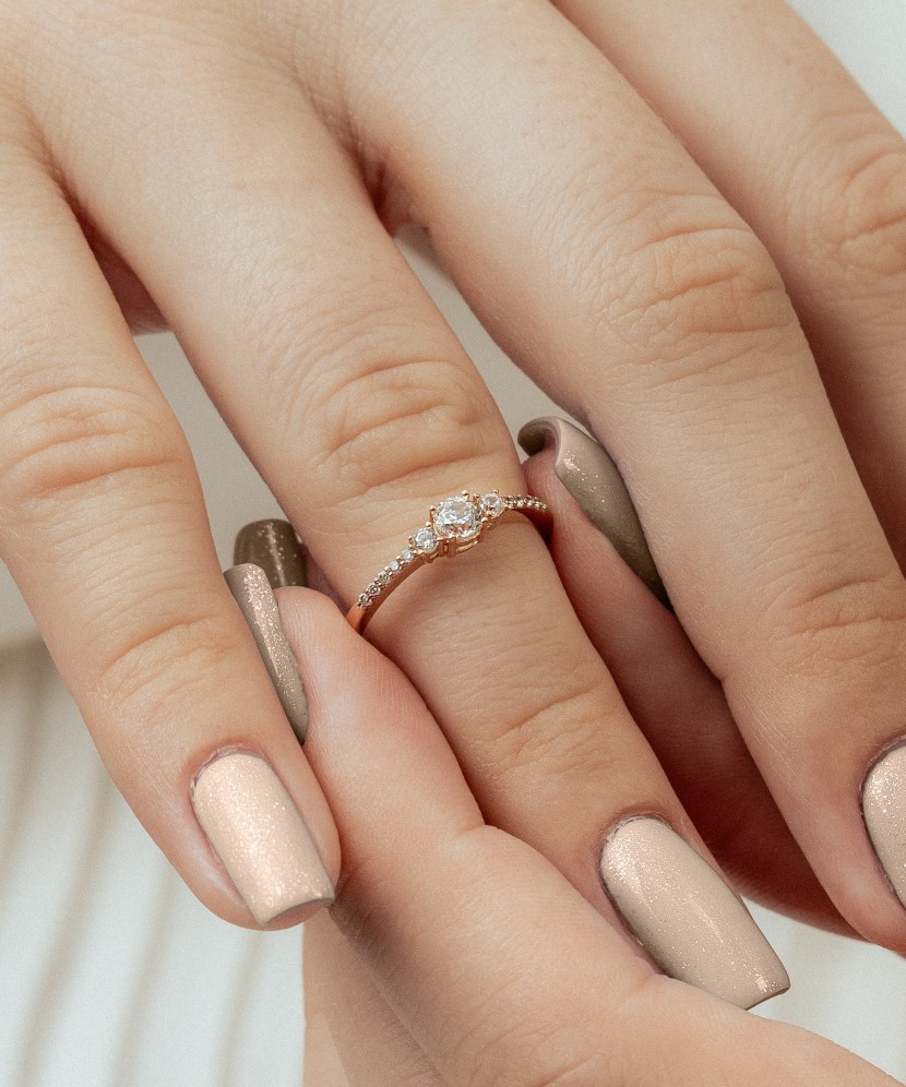 Золотое кольцо с цирконами