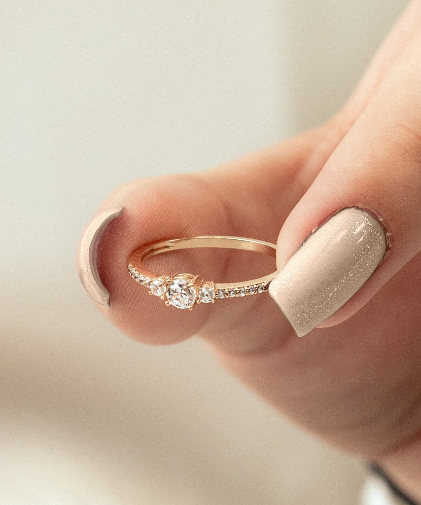 Золотое кольцо с цирконами