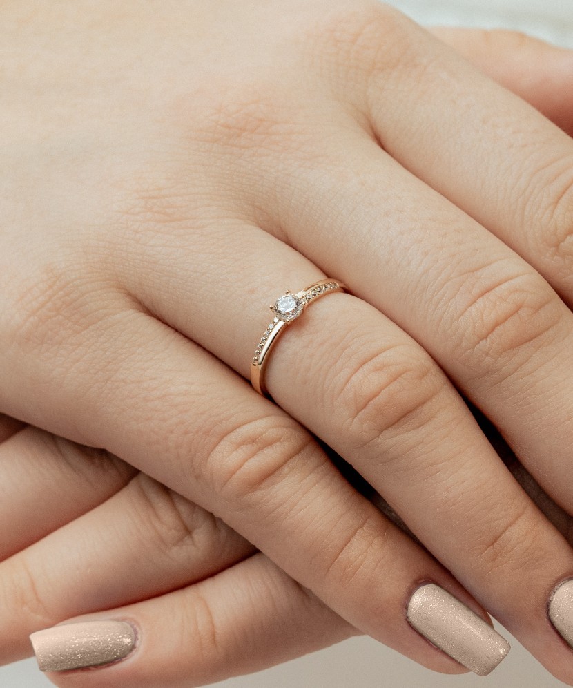 Золотое кольцо с цирконами