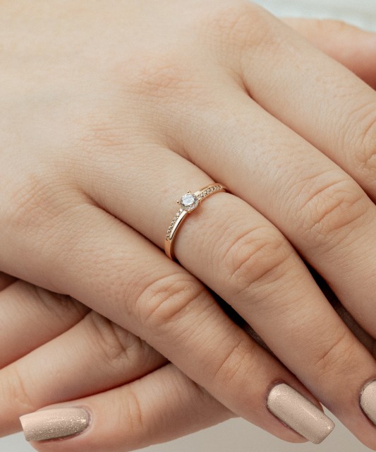 Золотое кольцо с цирконами