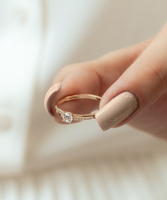 Золотое кольцо с цирконами