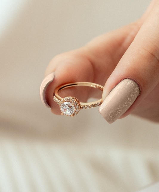 Золотое кольцо с цирконами